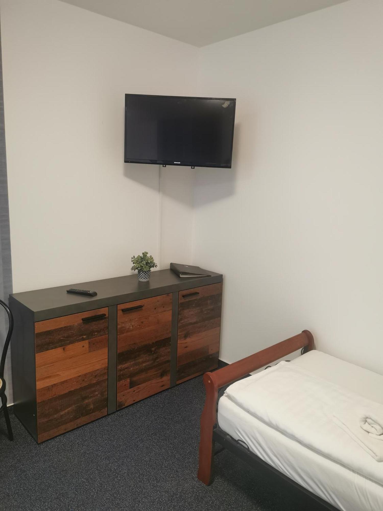 Hotel Diana Nové Mesto nad Váhom Bagian luar foto