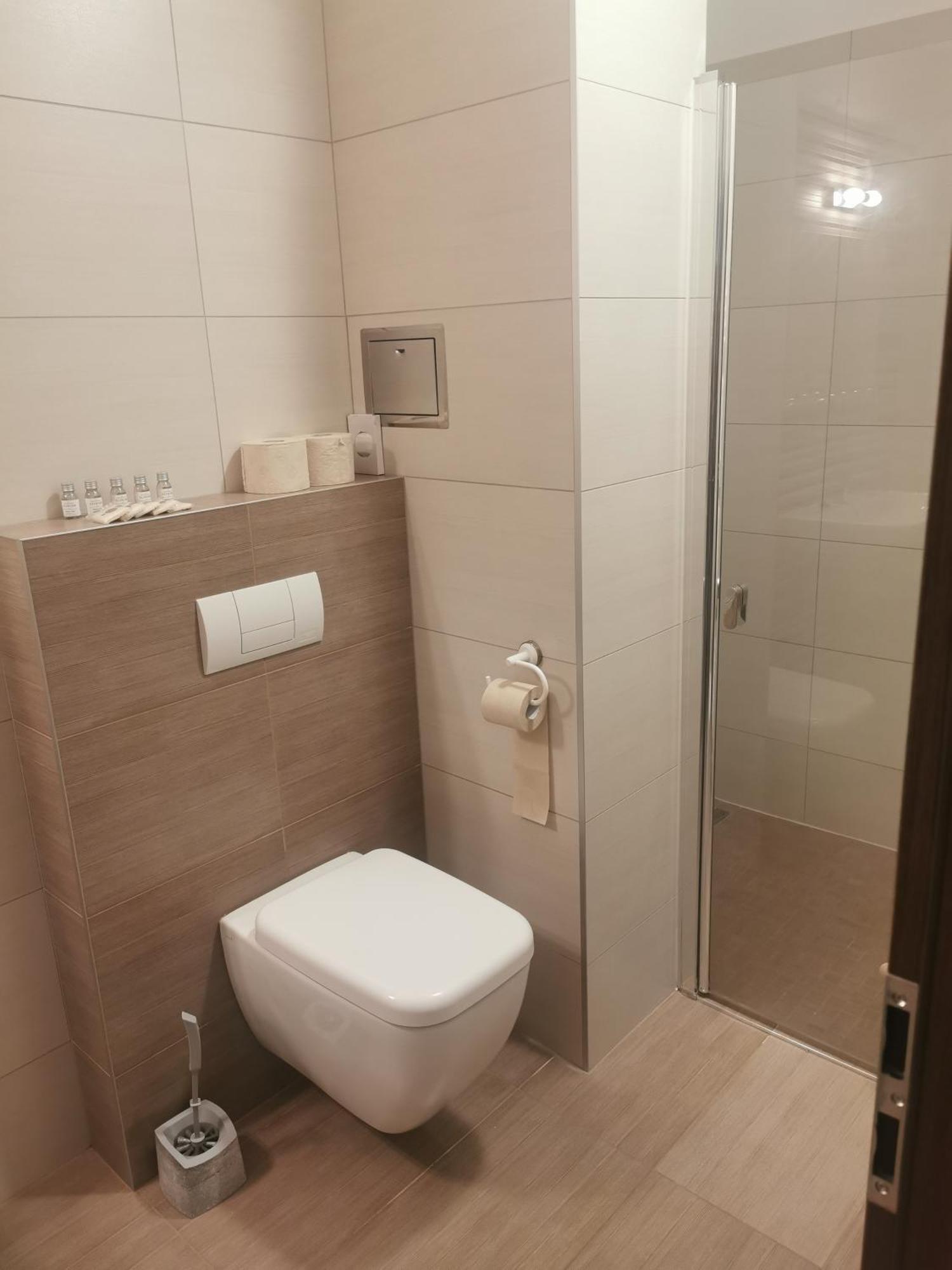 Hotel Diana Nové Mesto nad Váhom Bagian luar foto