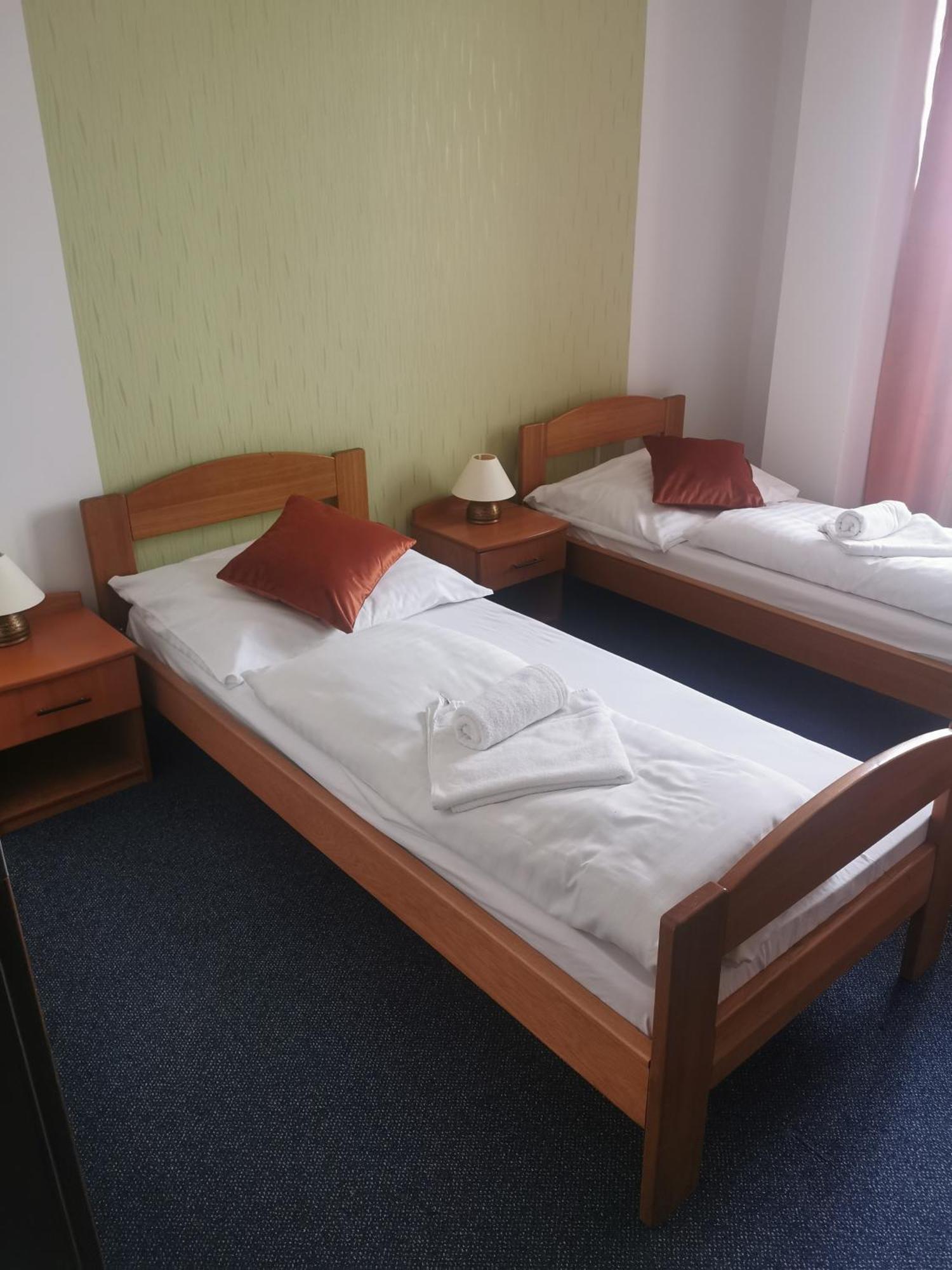 Hotel Diana Nové Mesto nad Váhom Bagian luar foto