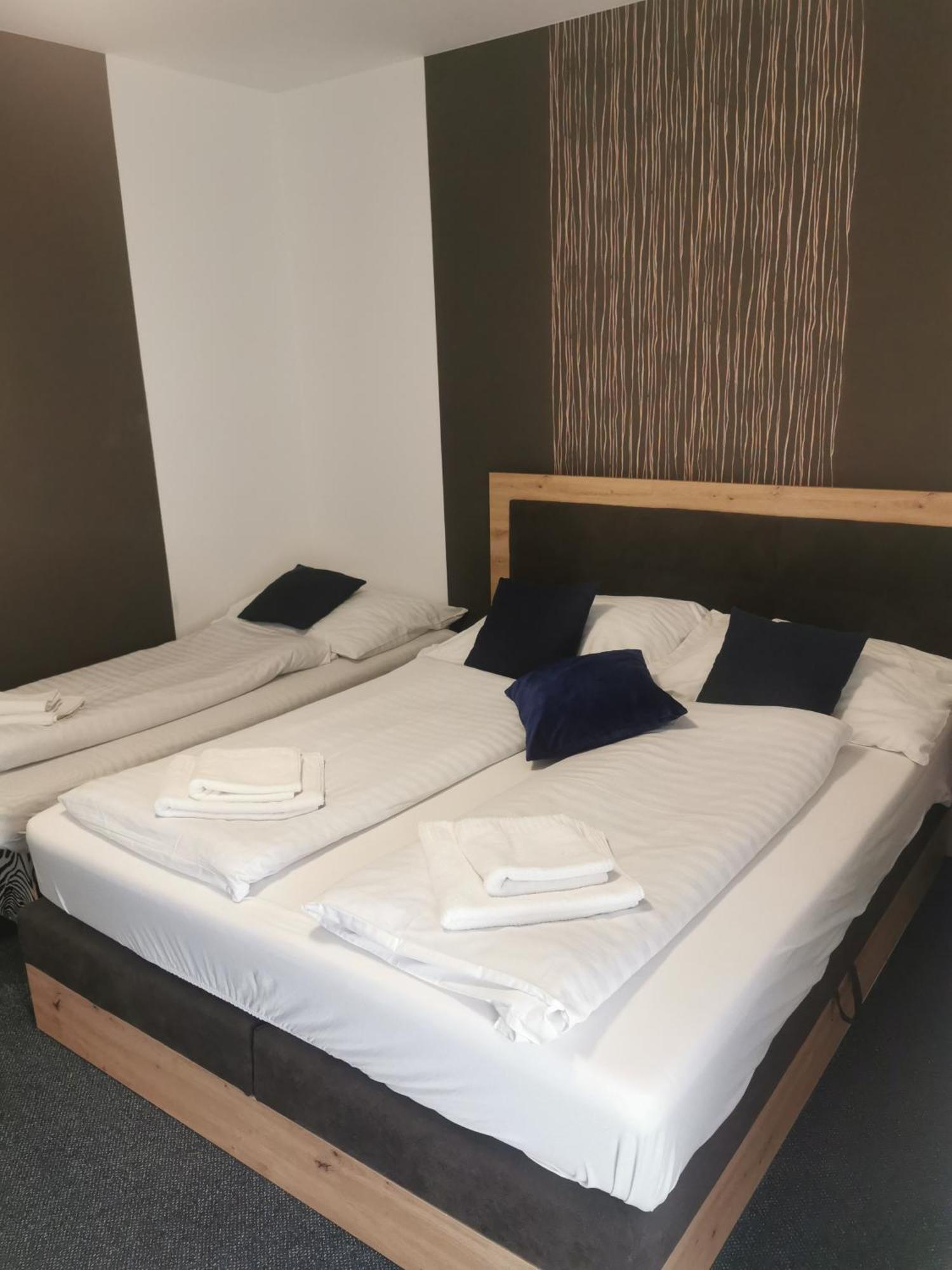 Hotel Diana Nové Mesto nad Váhom Bagian luar foto