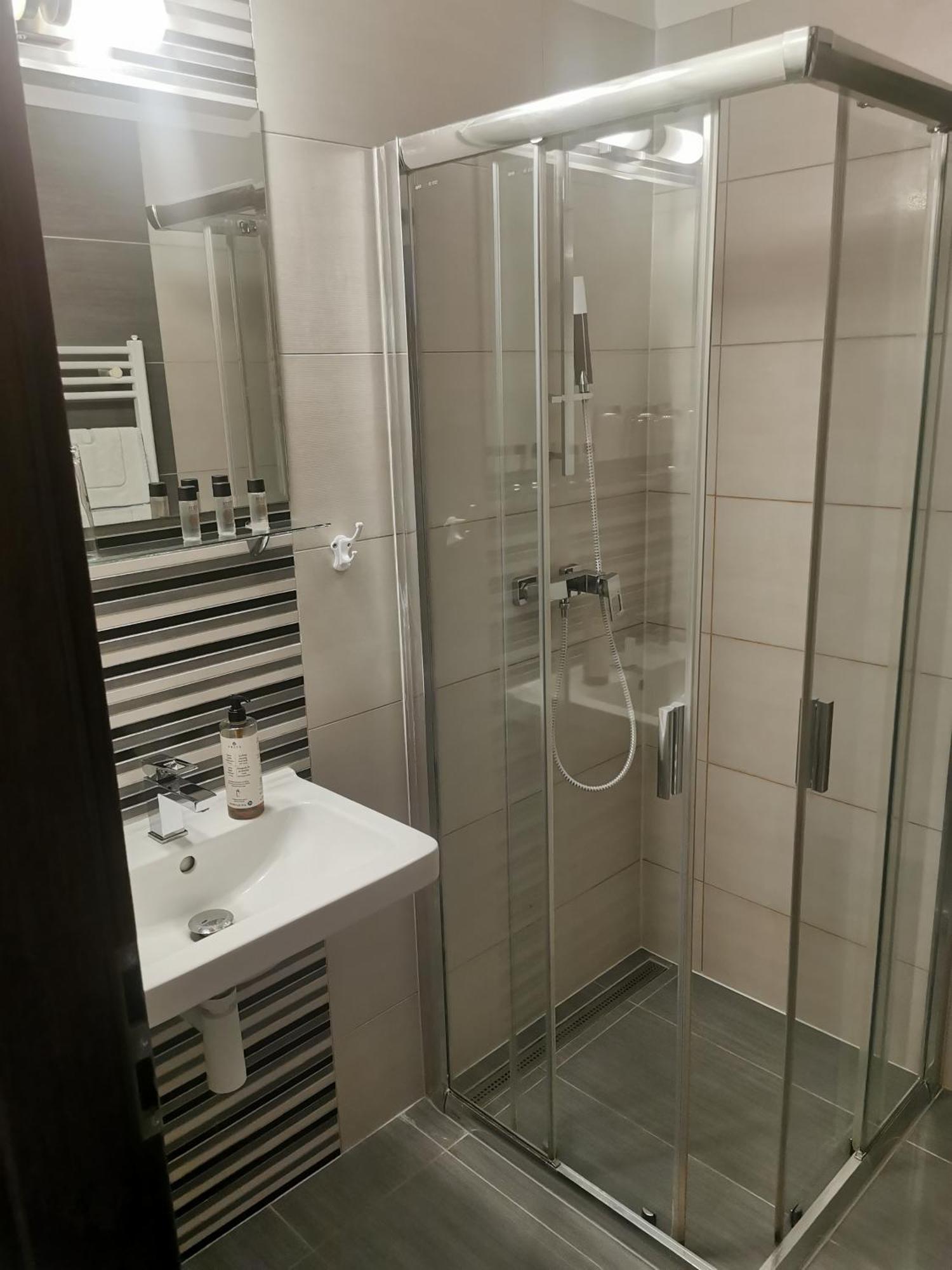 Hotel Diana Nové Mesto nad Váhom Bagian luar foto