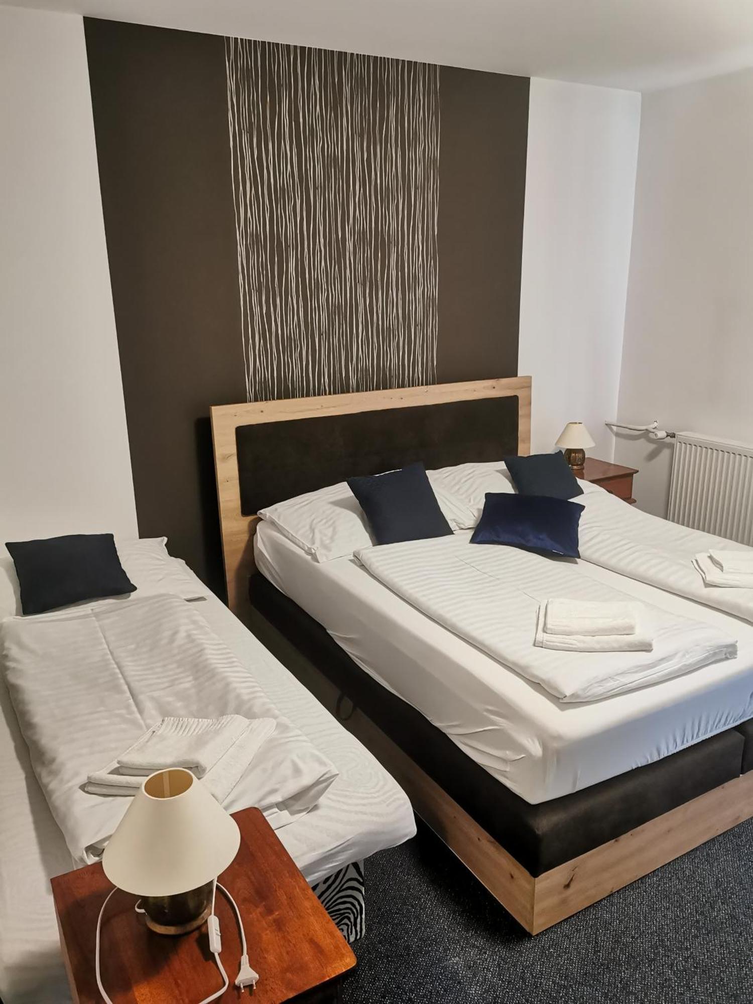 Hotel Diana Nové Mesto nad Váhom Bagian luar foto