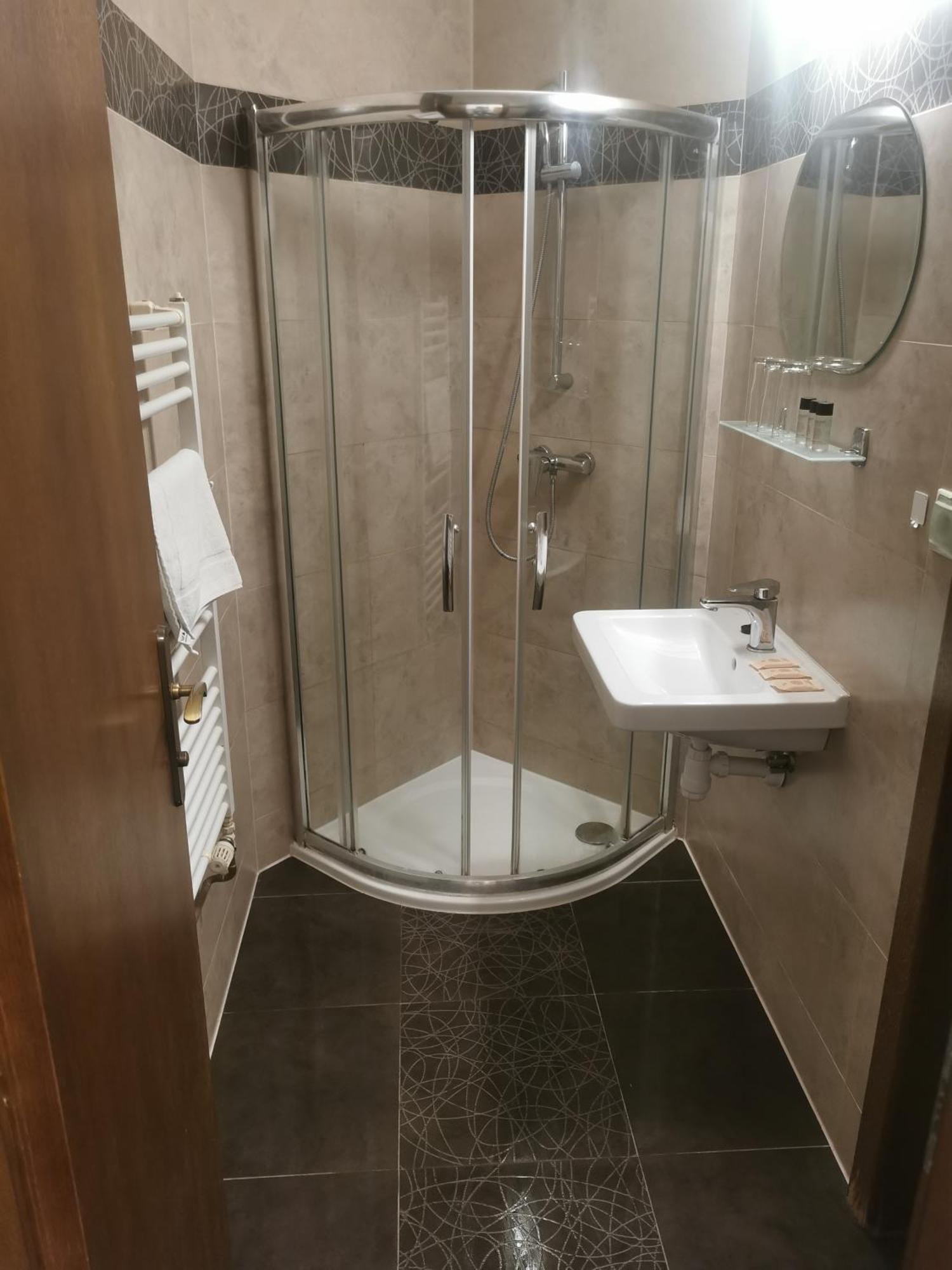 Hotel Diana Nové Mesto nad Váhom Bagian luar foto