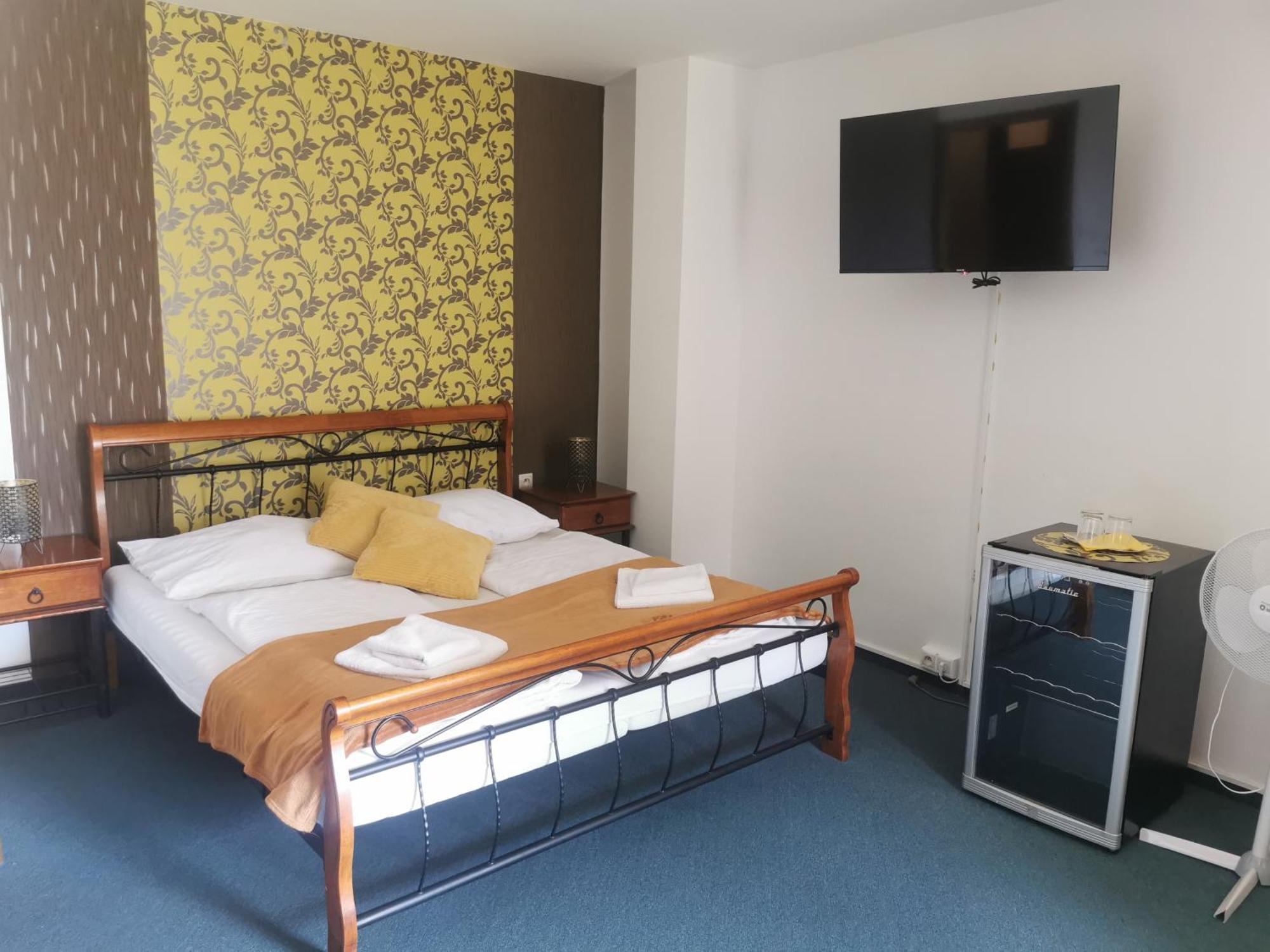 Hotel Diana Nové Mesto nad Váhom Bagian luar foto