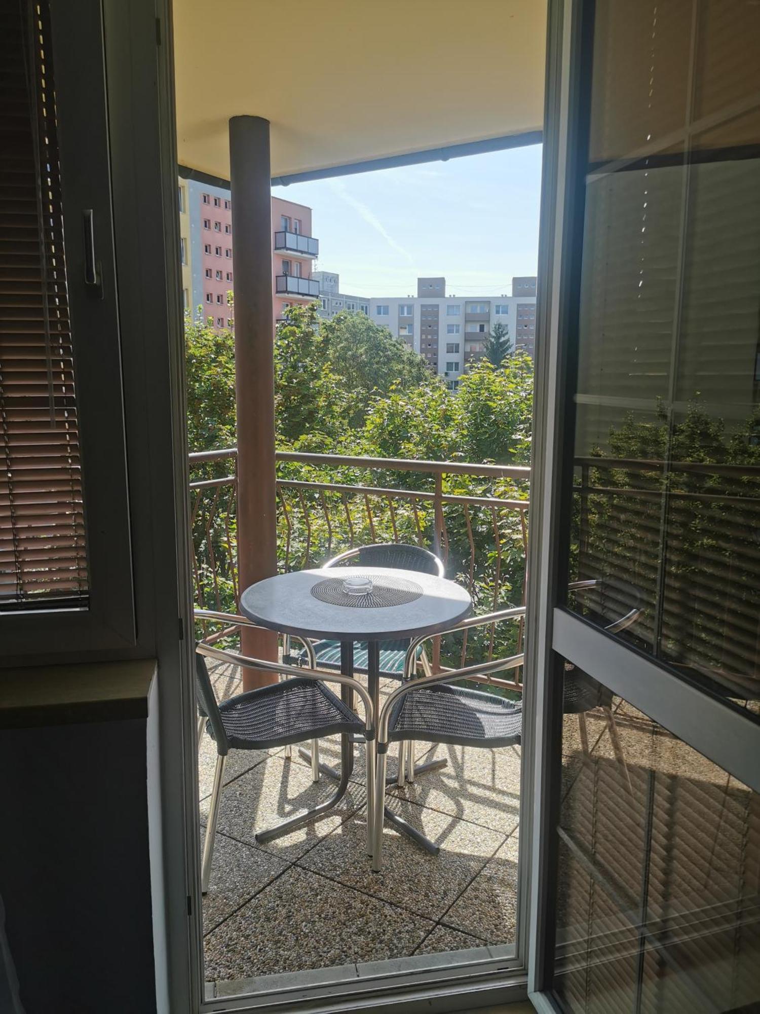 Hotel Diana Nové Mesto nad Váhom Bagian luar foto