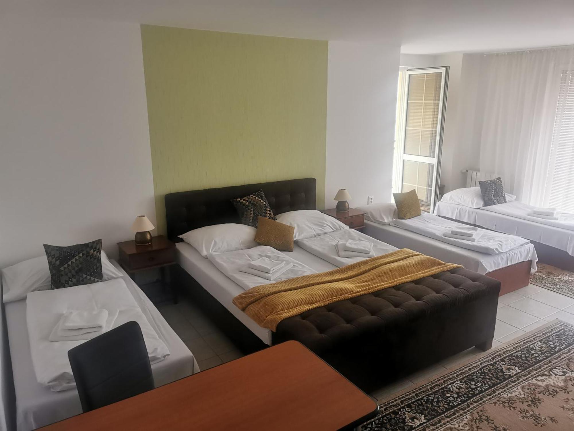 Hotel Diana Nové Mesto nad Váhom Bagian luar foto