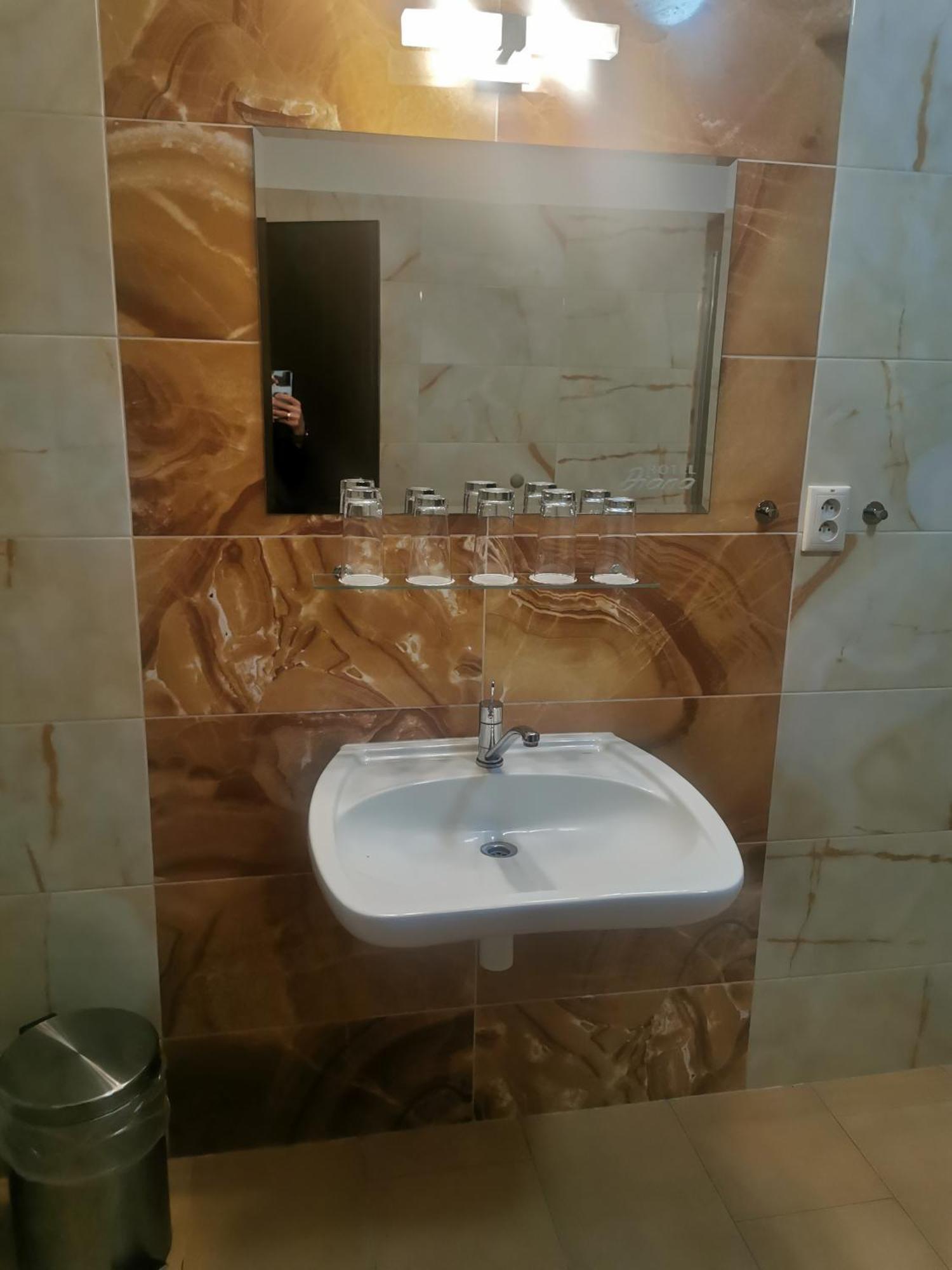 Hotel Diana Nové Mesto nad Váhom Bagian luar foto