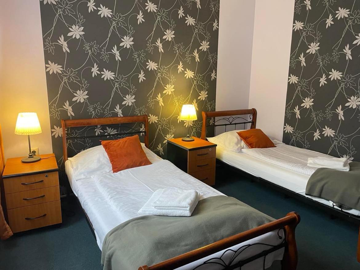 Hotel Diana Nové Mesto nad Váhom Bagian luar foto
