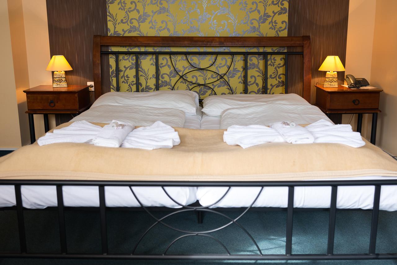 Hotel Diana Nové Mesto nad Váhom Bagian luar foto