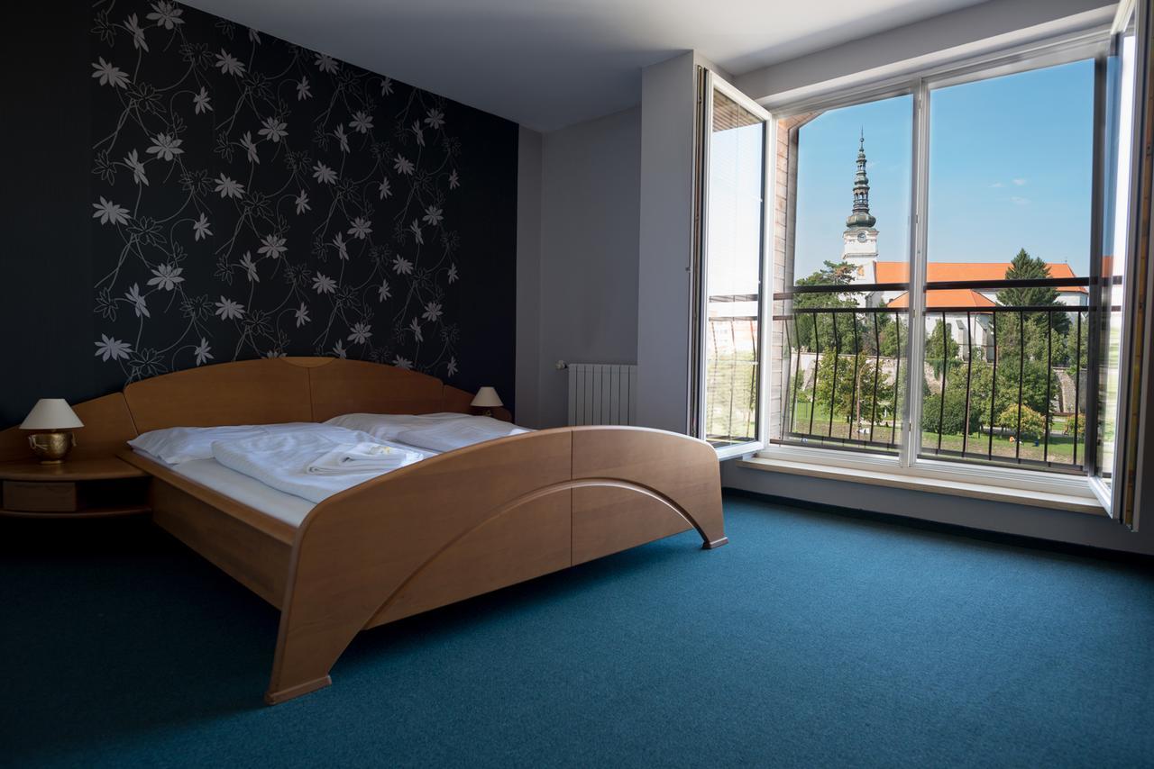Hotel Diana Nové Mesto nad Váhom Bagian luar foto