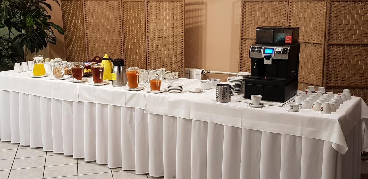 Hotel Diana Nové Mesto nad Váhom Bagian luar foto