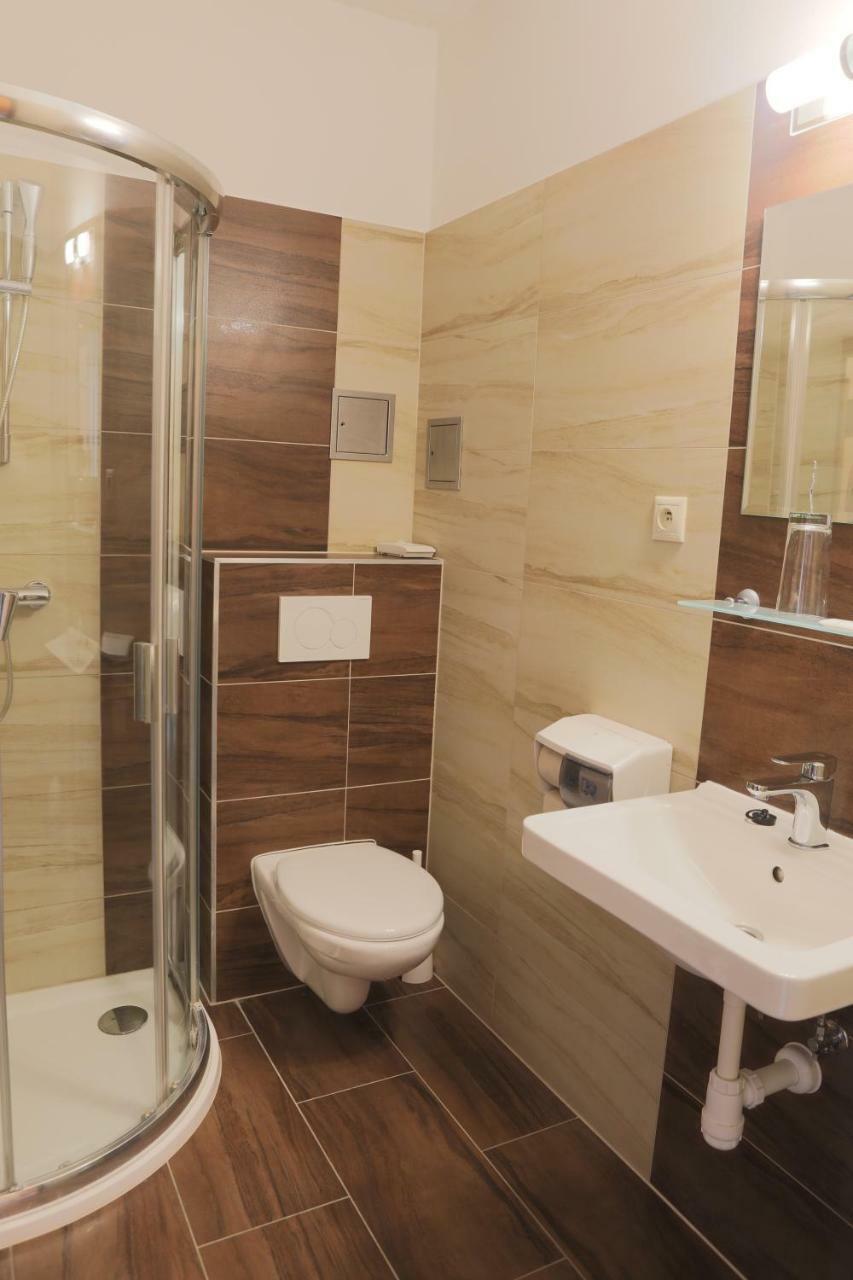 Hotel Diana Nové Mesto nad Váhom Bagian luar foto
