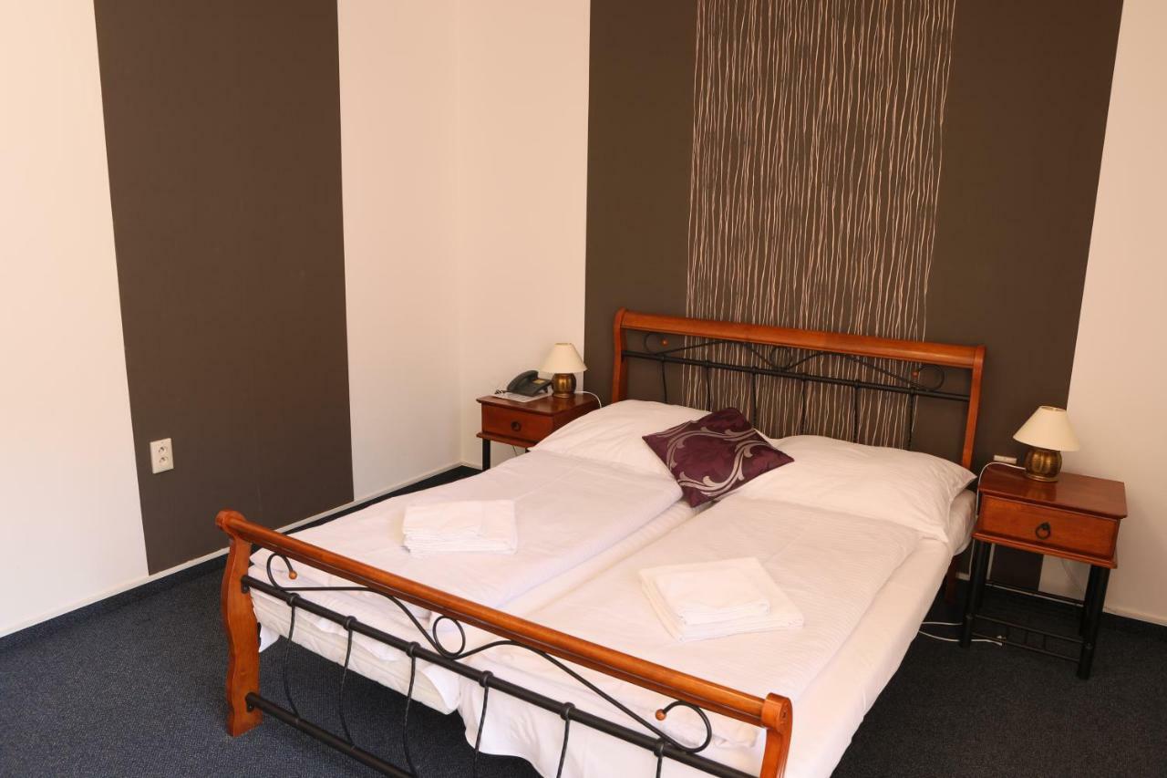Hotel Diana Nové Mesto nad Váhom Bagian luar foto