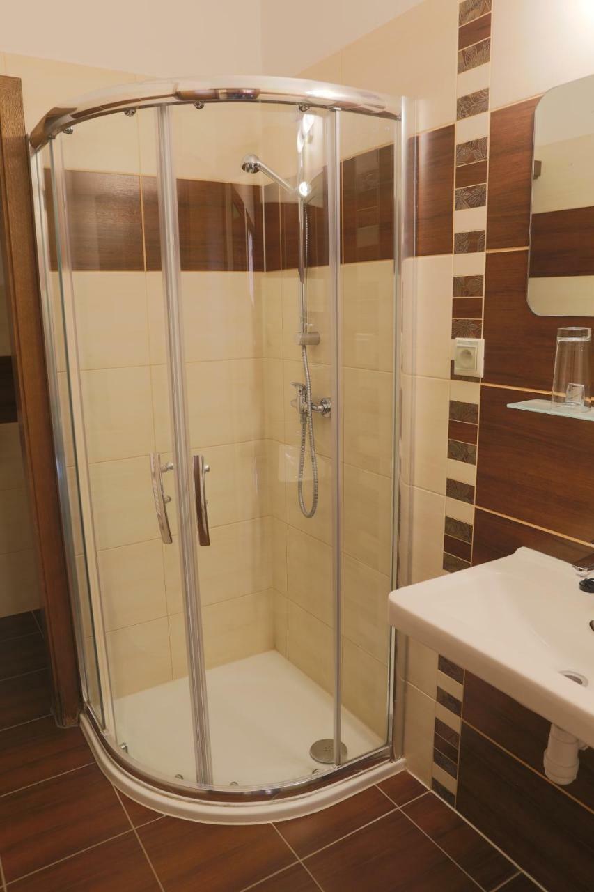 Hotel Diana Nové Mesto nad Váhom Bagian luar foto
