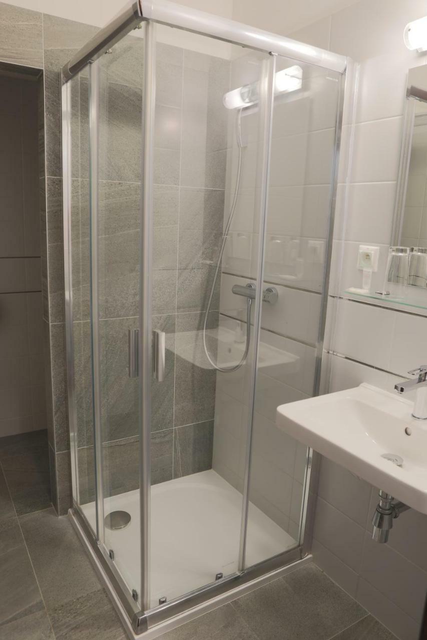 Hotel Diana Nové Mesto nad Váhom Bagian luar foto